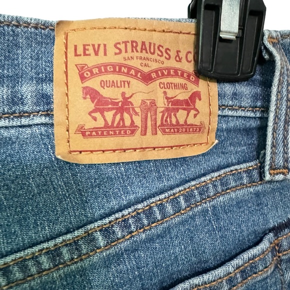 CLOSET CLOSING Levi’s Wedgie Shorts Button Fly High Rise Shorts, Distressed, 27 - Picture 5 of 8